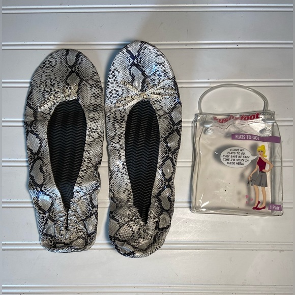 Kushyfoot Flats To Go Ladies Size 9-10 Reptile Pattern Black & White New in Box - Picture 2 of 5